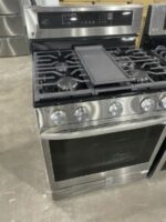 5.8 cu ft. Smart Wi-Fi Enabled True Convection InstaView Gas Range with Air Fry - Image 2